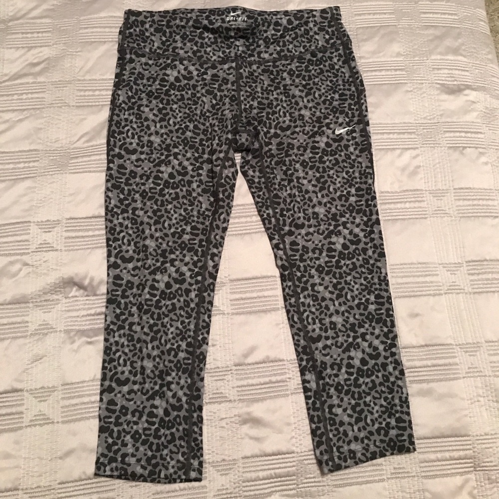 NWOT Nike leopard print leggings. Lg.